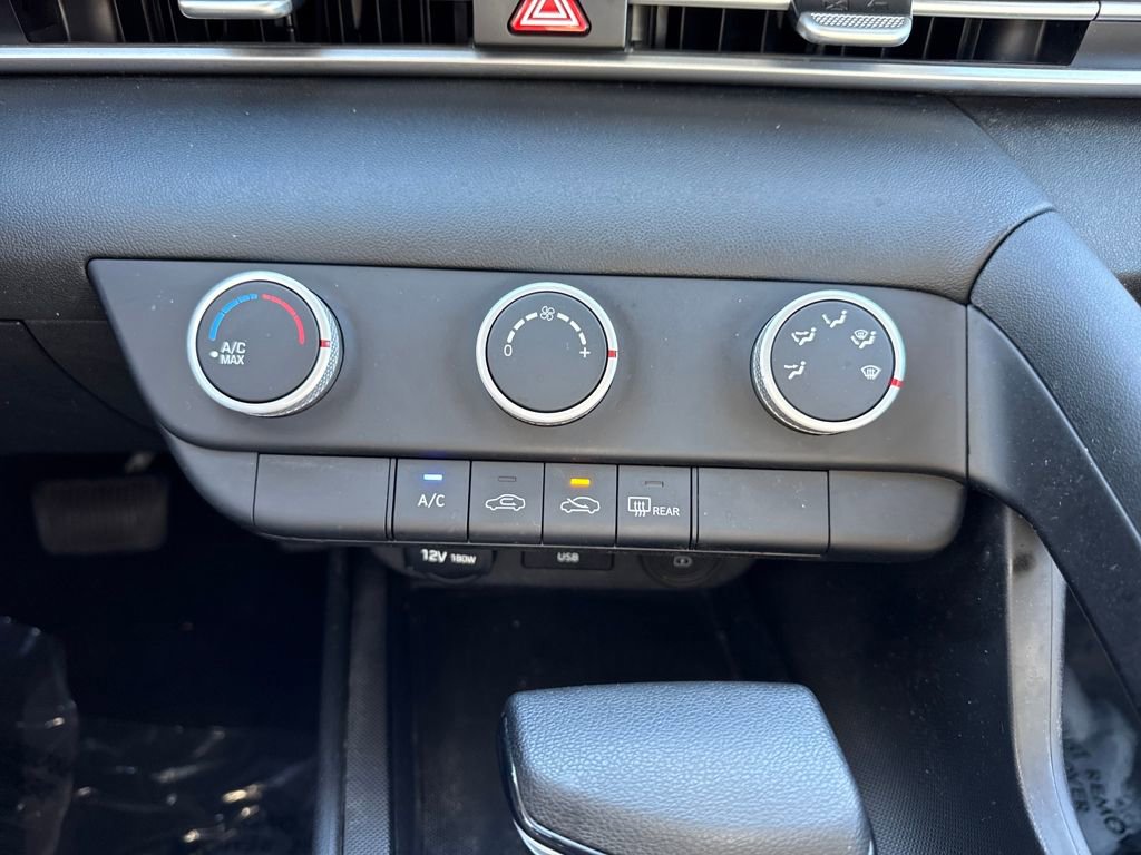 Used 2021 Hyundai Elantra SE image 22