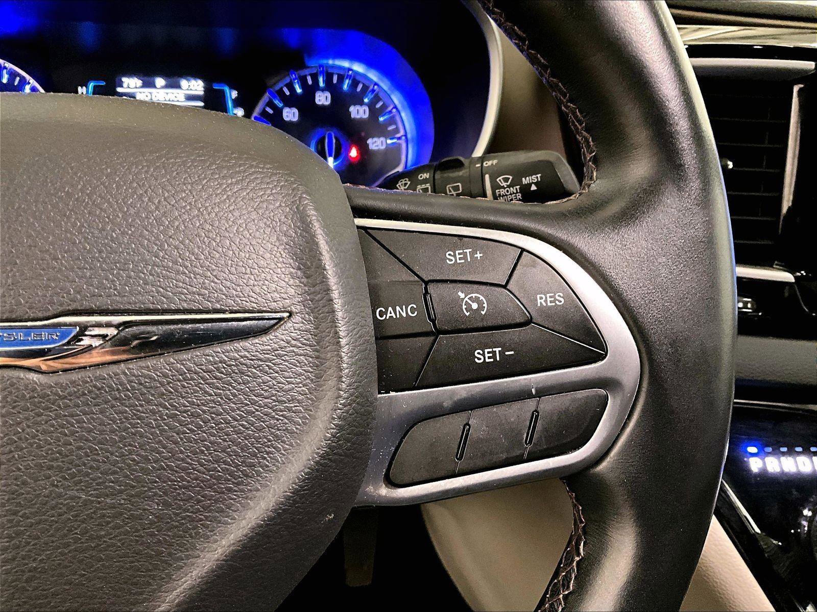 Used 2017 Chrysler Pacifica Touring-L w/ 13 Speaker Alpine Sound Group image 18