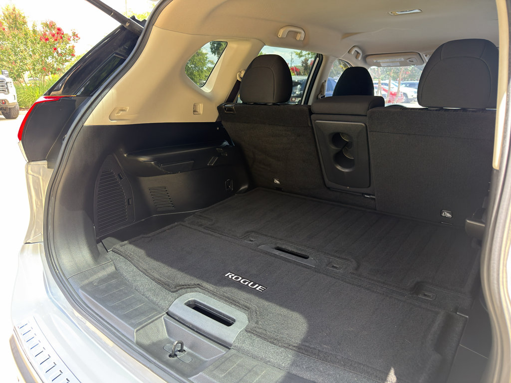 Used 2017 Nissan Rogue SV w/ SV Premium Package FWD image 15
