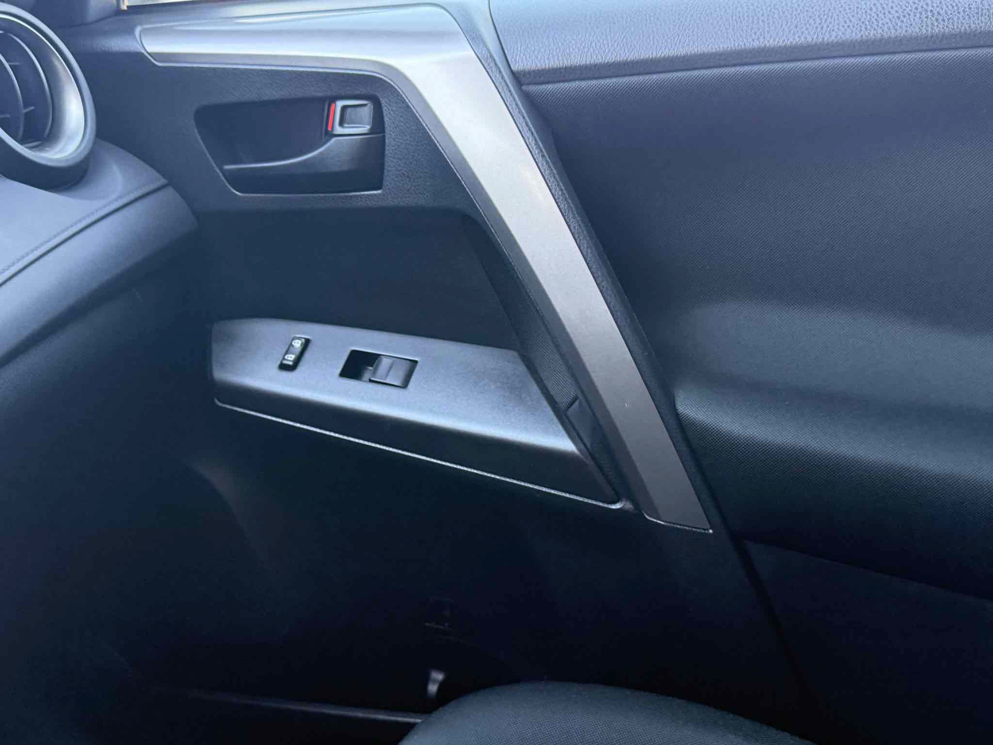Used 2018 Toyota RAV4 LE w/ All Weather Liner Package FWD image 99