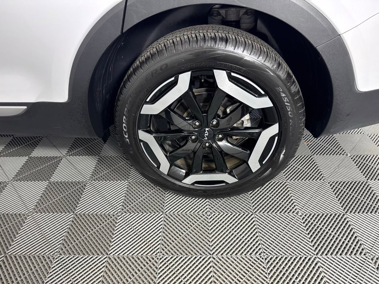 Used 2024 Kia Telluride EX w/ EX Captain's Chair Package image 35