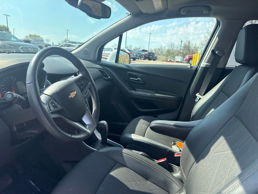 Used 2022 Chevrolet Trax LT w/ LT Convenience Package AWD/4WD image 15