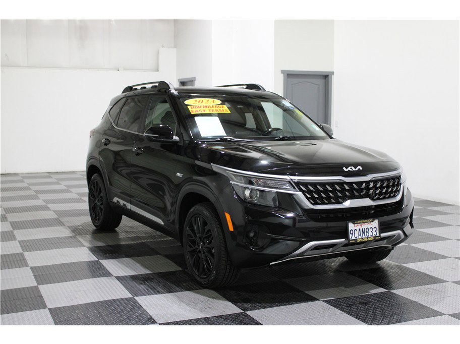 Used 2023 Kia Seltos Nightfall Edition image 3