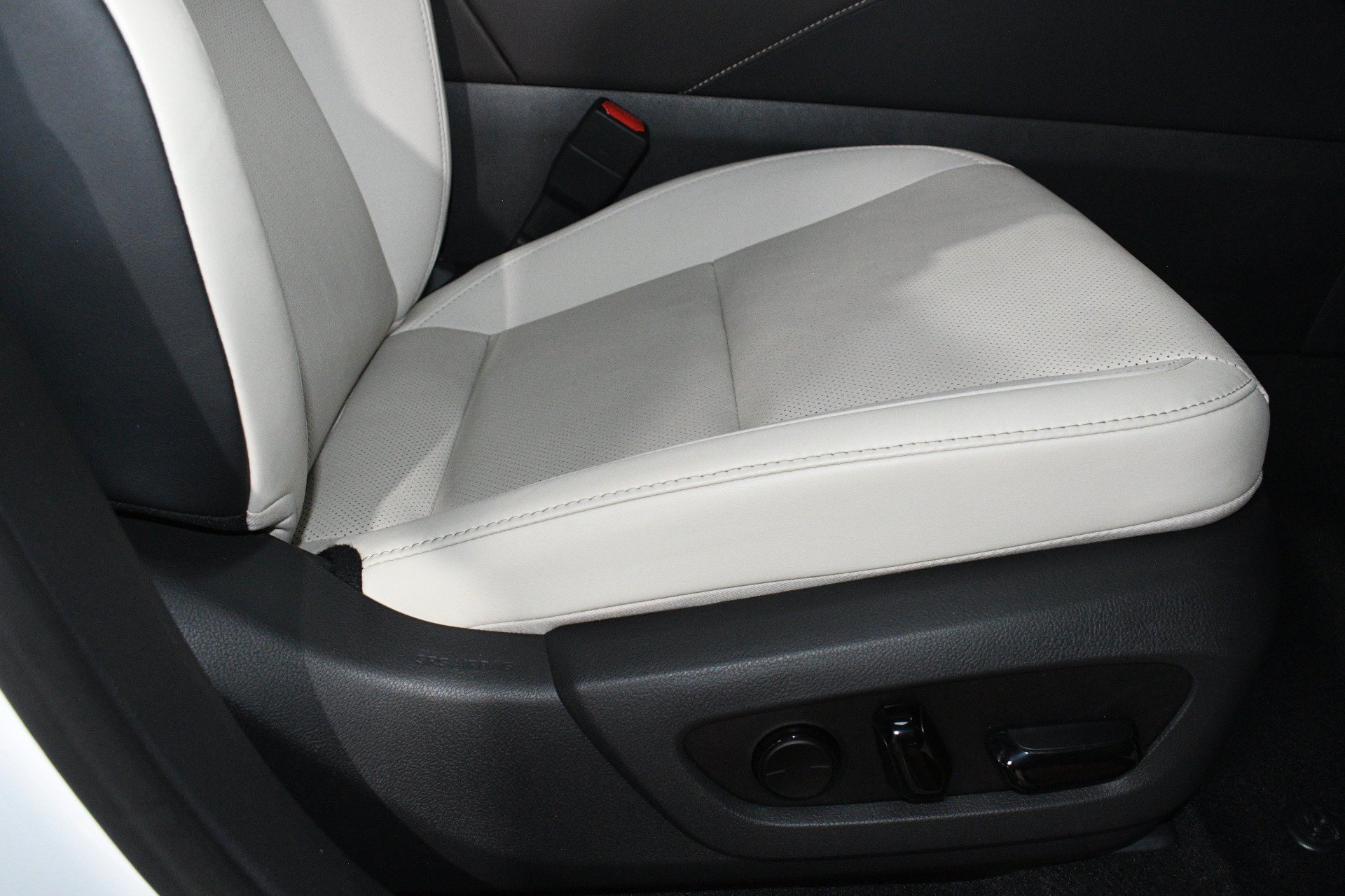 Used 2024 Lexus RX 350 Premium w/ Accessory Package (K3) FWD image 14