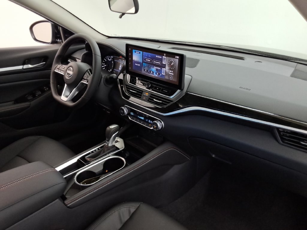Used 2025 Nissan Altima 2.5 SR w/ SR Premium Package FWD image 22