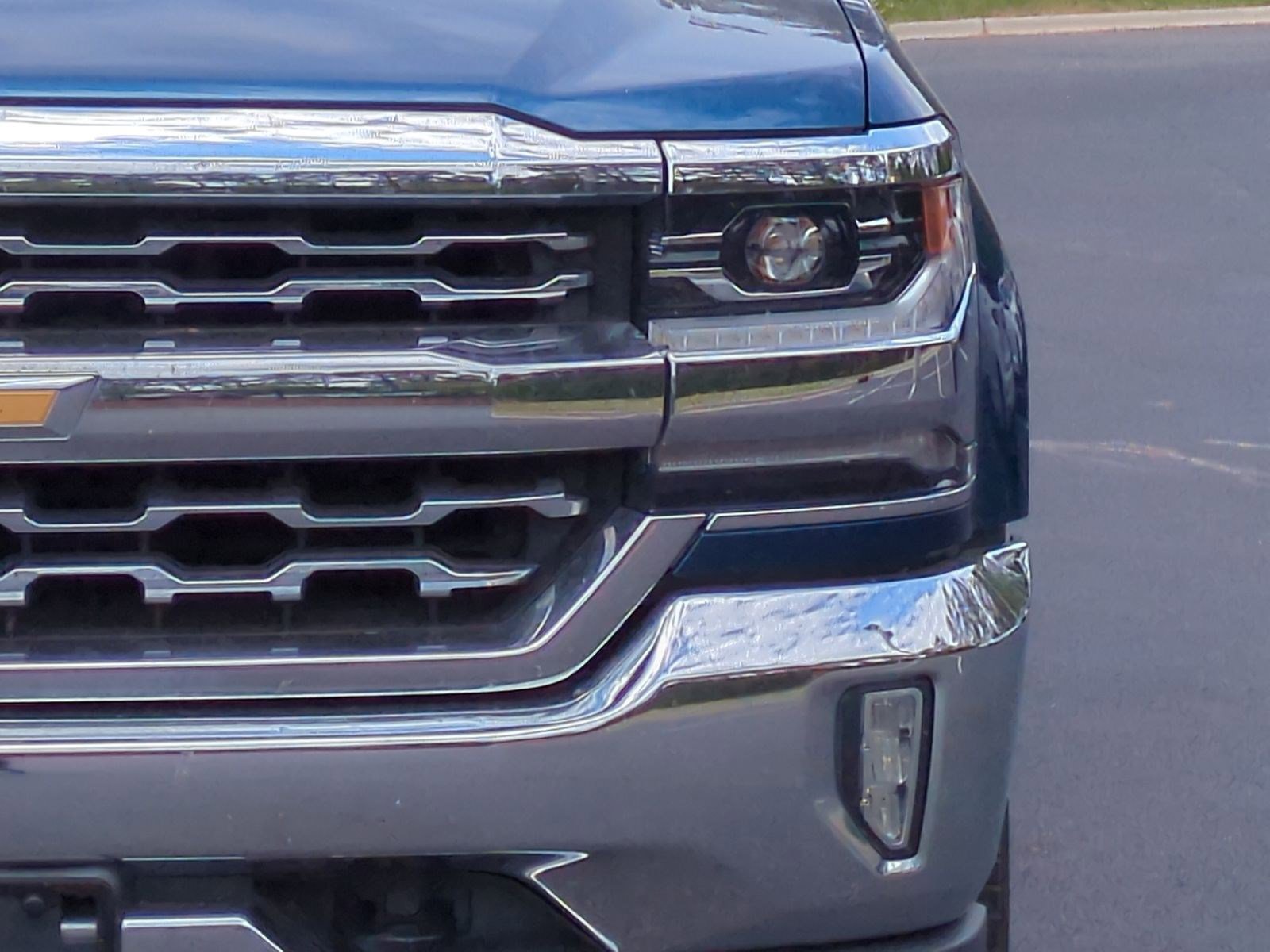 Used 2018 Chevrolet Silverado 1500 LTZ w/ Sport Package AWD/4WD image 6