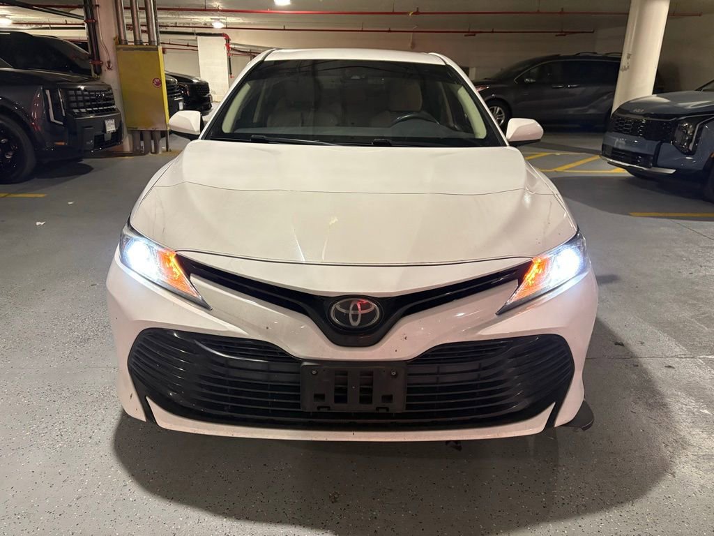 Used 2018 Toyota Camry LE image 2