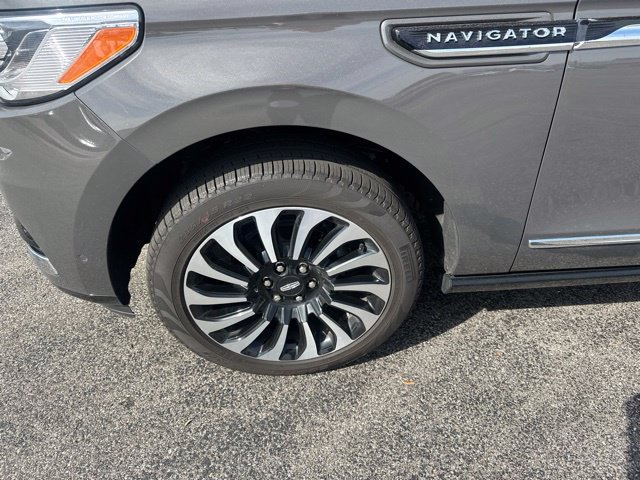 Used 2024 Lincoln Navigator Black Label AWD/4WD image 10