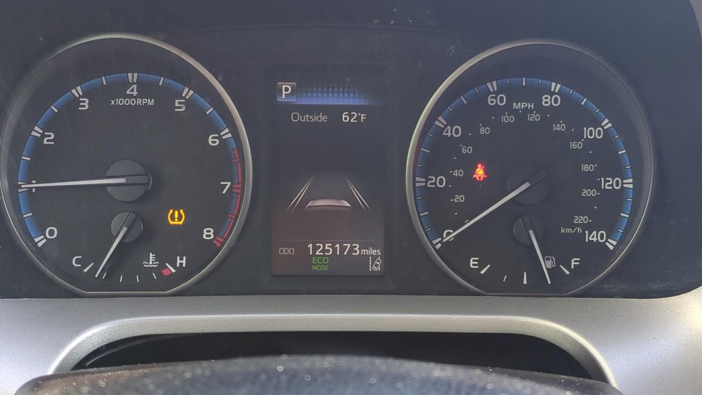 Used 2018 Toyota RAV4 LE w/ All Weather Liner Package AWD/4WD image 21