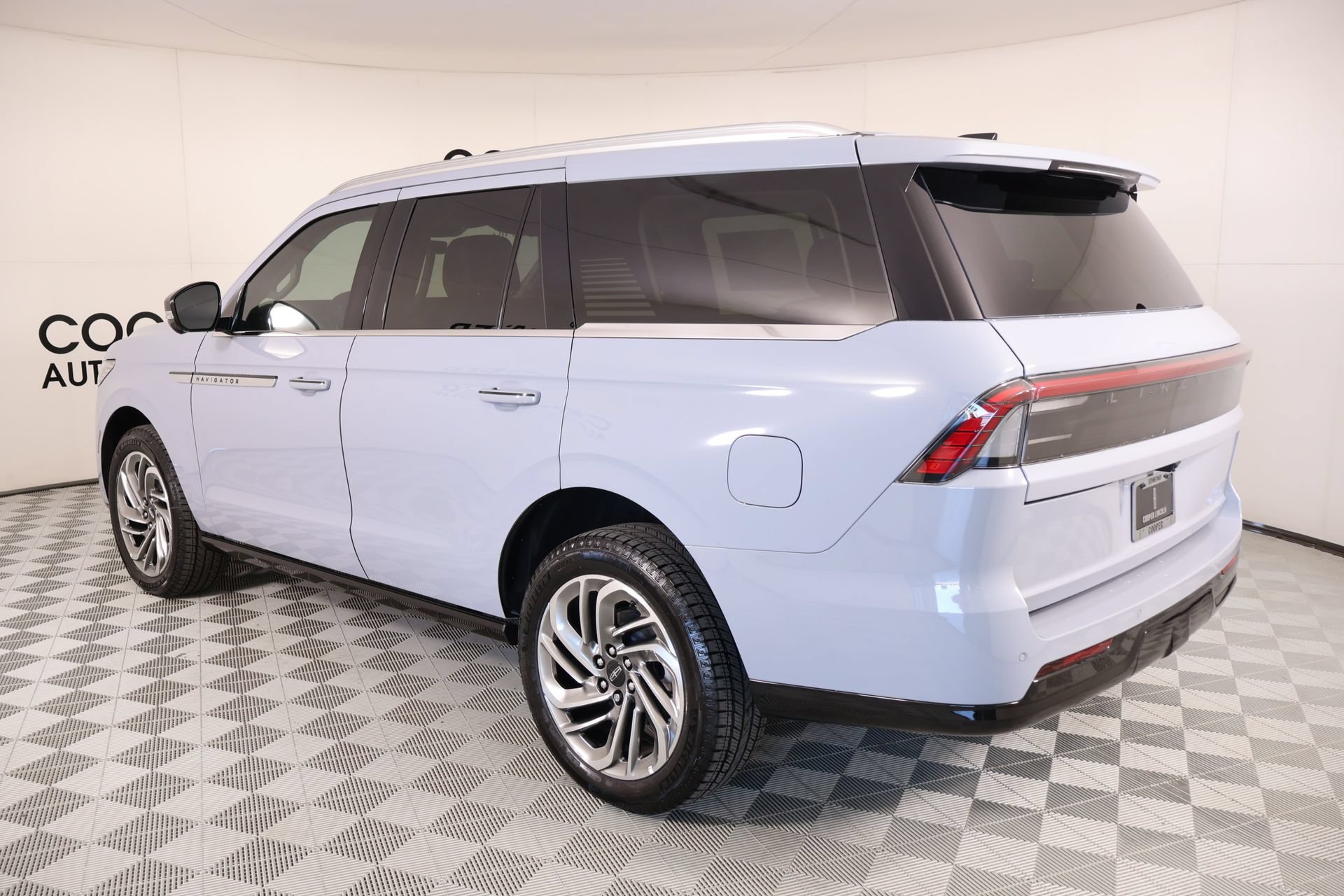 New 2025 Lincoln Navigator Reserve AWD/4WD image 25