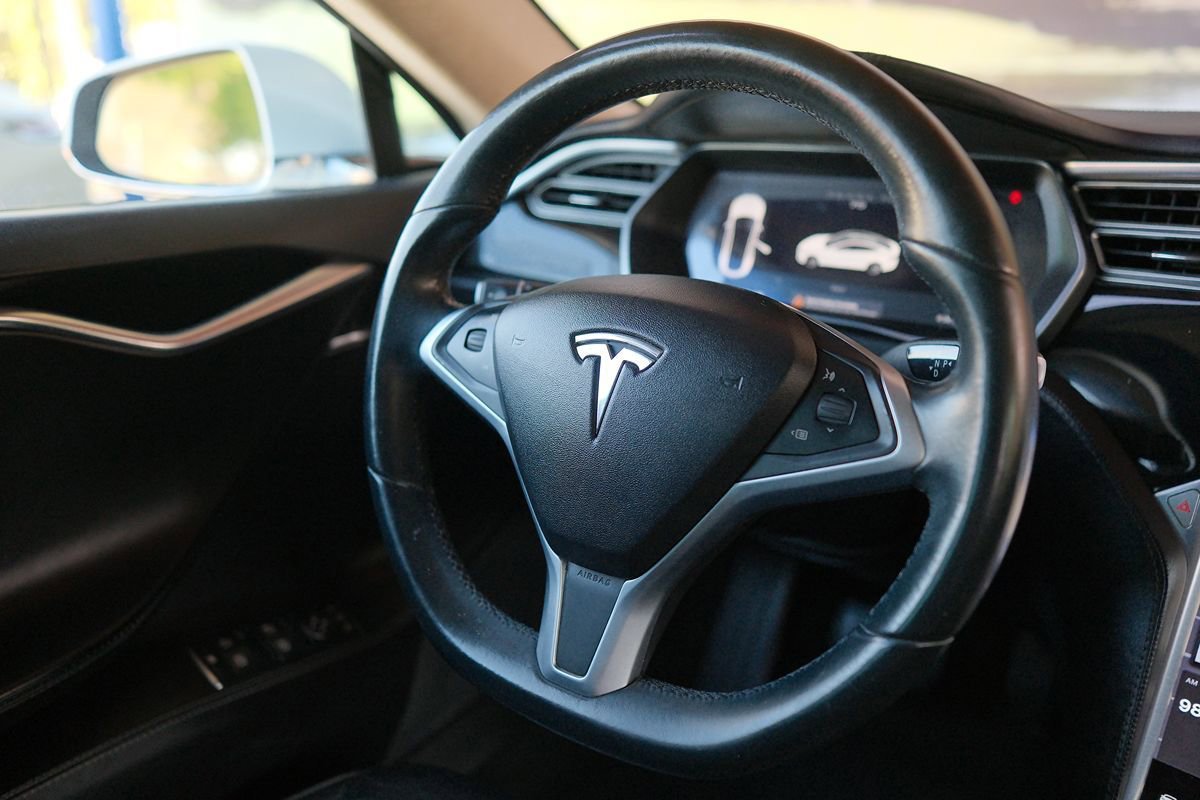 Used 2015 Tesla Model S 70 RWD image 36