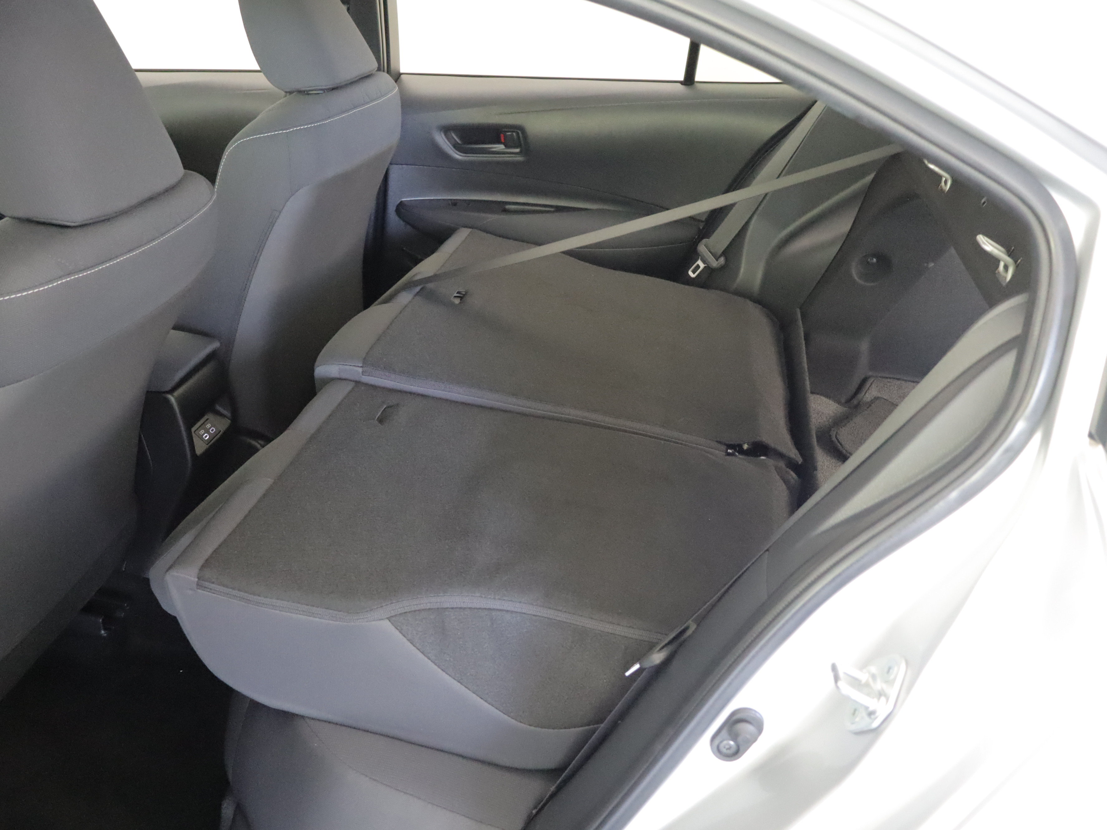 Used 2023 Toyota Corolla LE w/ Carpet Mat Package (TMS) FWD image 21