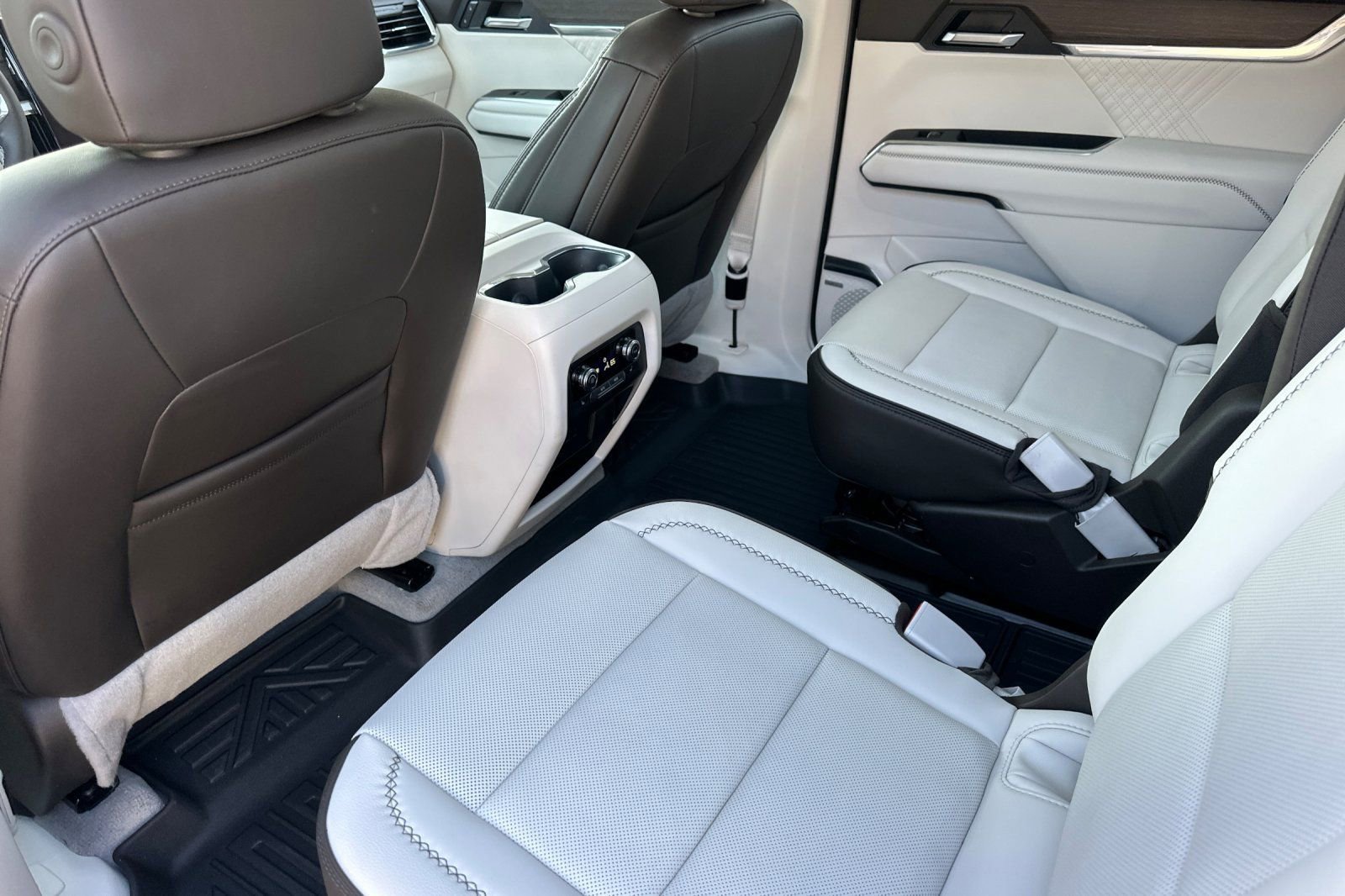 Certified 2025 GMC Acadia Denali w/ Super Cruise Package image 14