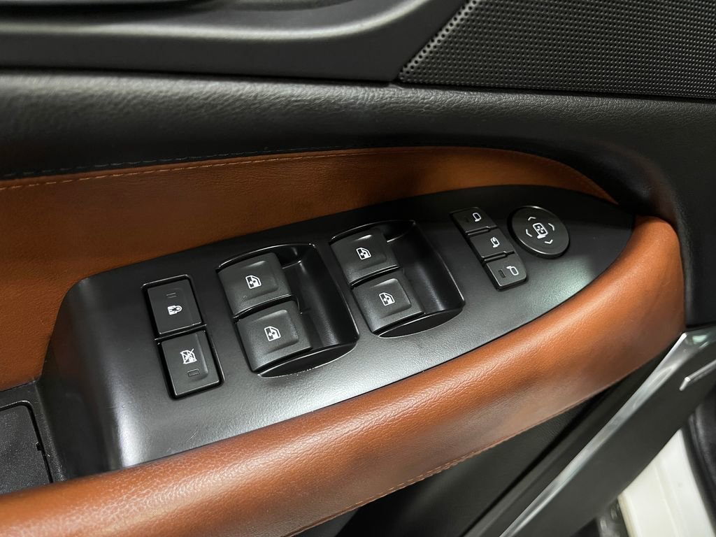 Used 2018 Cadillac Escalade Premium Luxury image 18