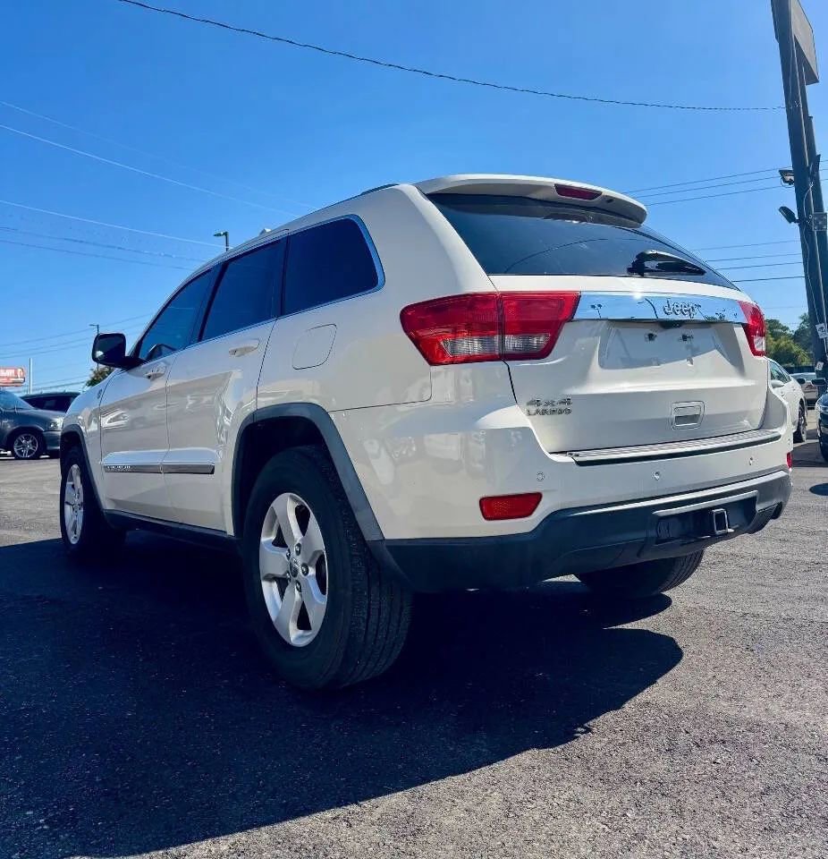 Used 2012 Jeep Grand Cherokee Laredo image 4