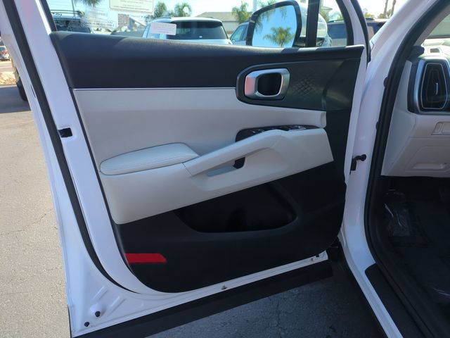 Certified 2025 Kia Sorento S AWD/4WD image 12