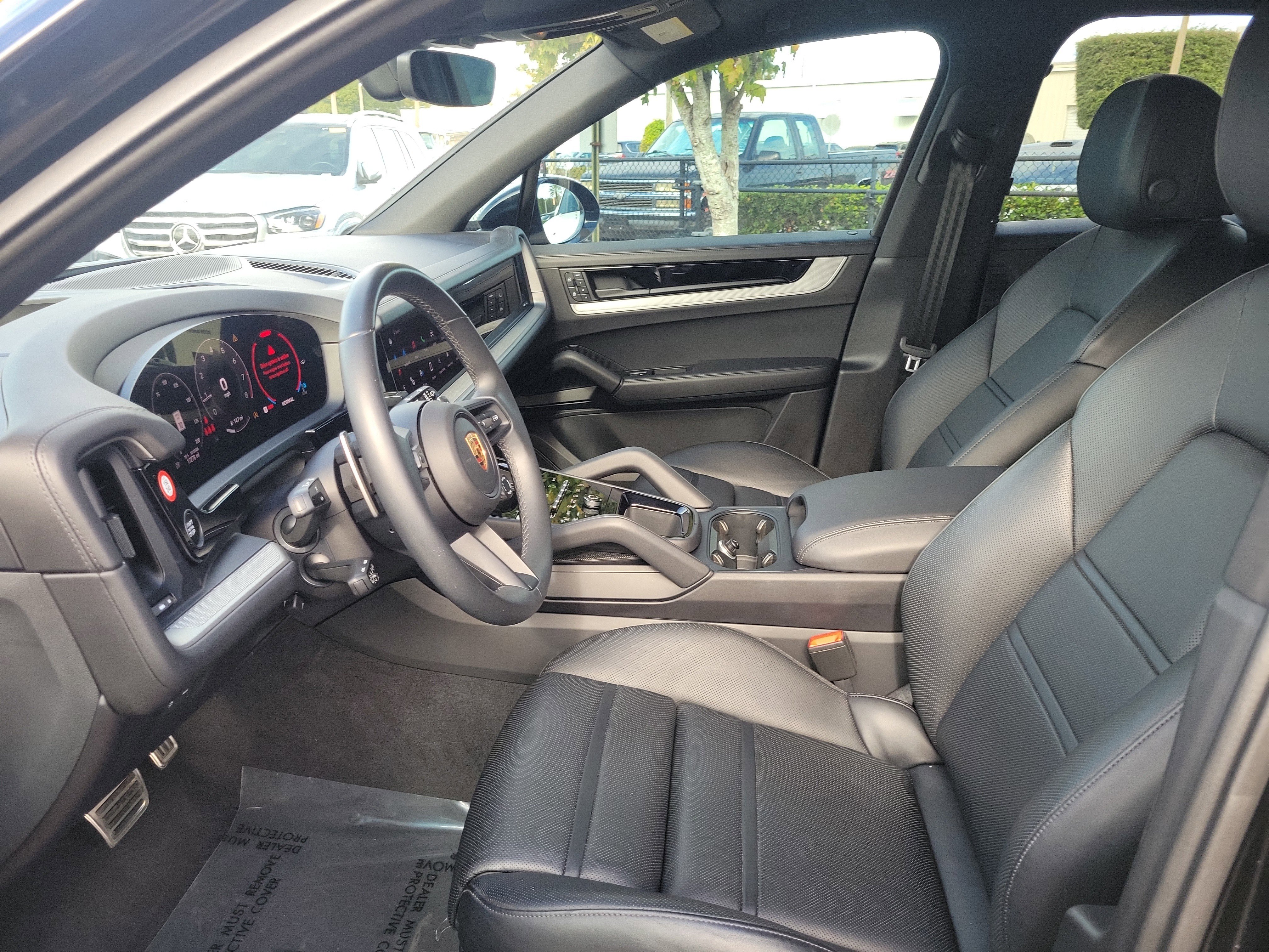 Used 2024 Porsche Cayenne S image 18