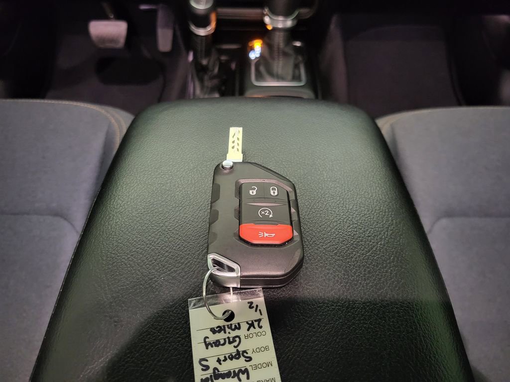Used 2025 Jeep Wrangler Sport S image 41