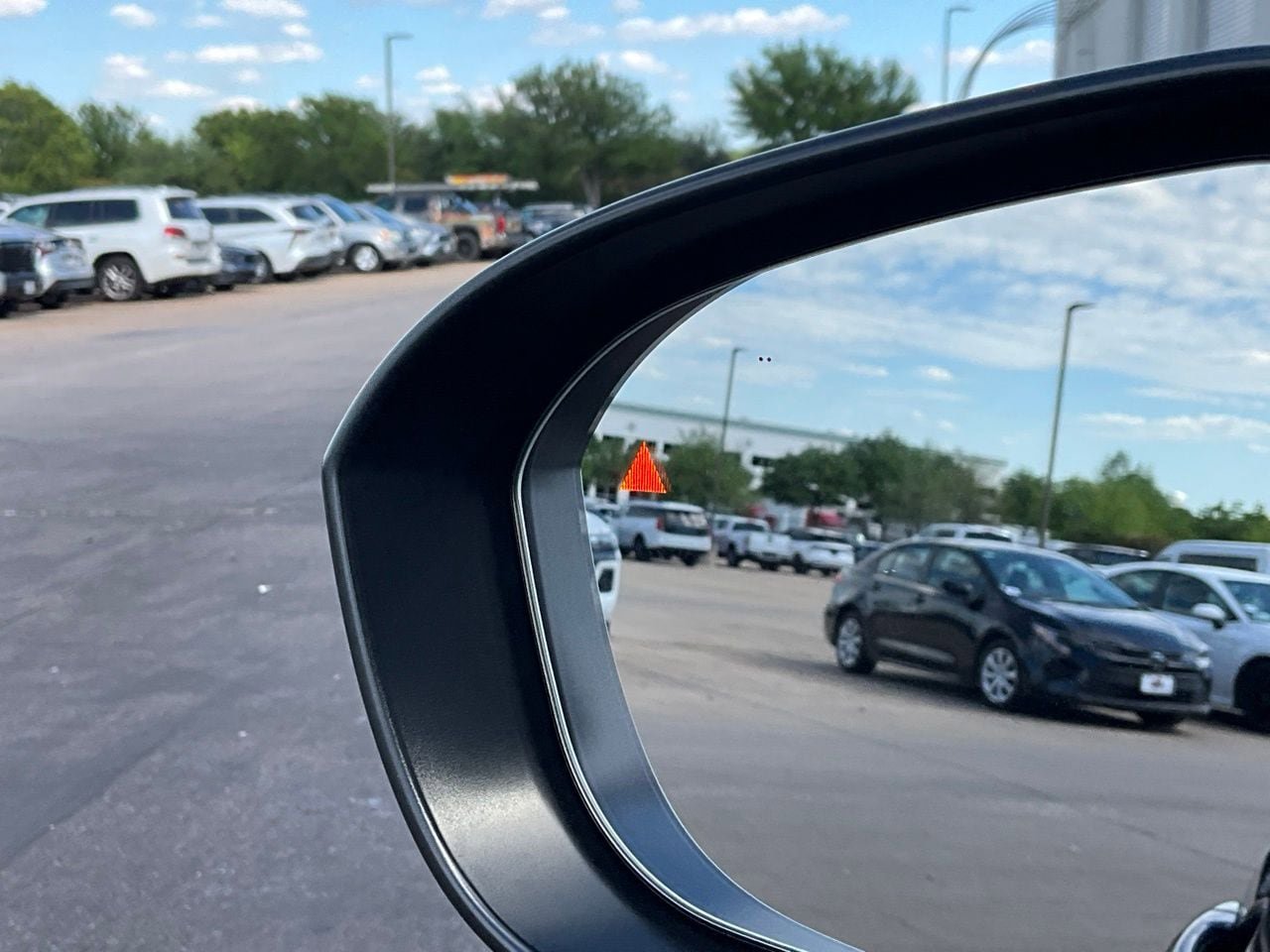 Used 2025 Nissan Rogue SV FWD image 20