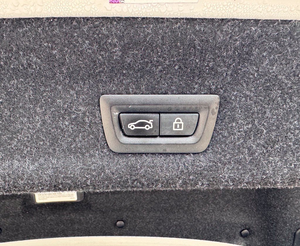 Used 2021 BMW 330i Sedan w/ Convenience Package RWD image 18