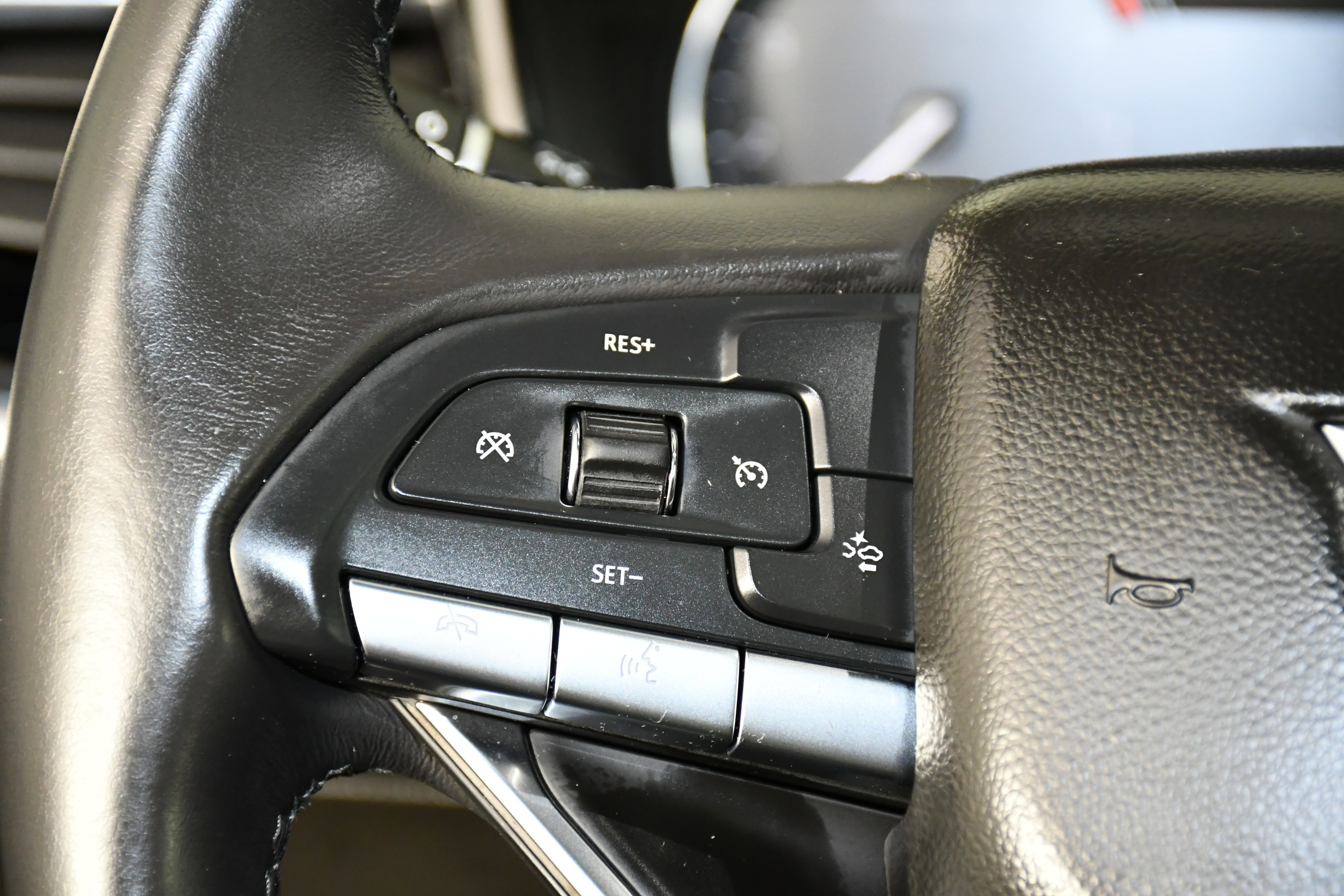 Used 2025 Cadillac XT6 Luxury image 20