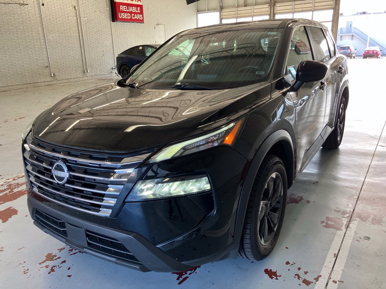 Used 2025 Nissan Rogue SV FWD image 6