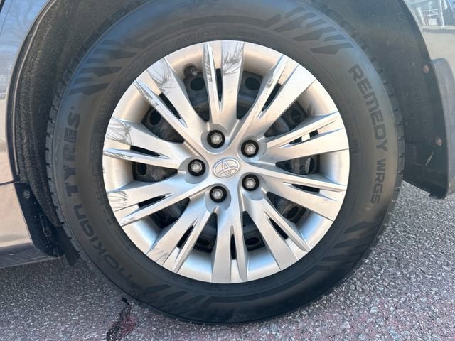 Used 2013 Toyota Camry LE image 27