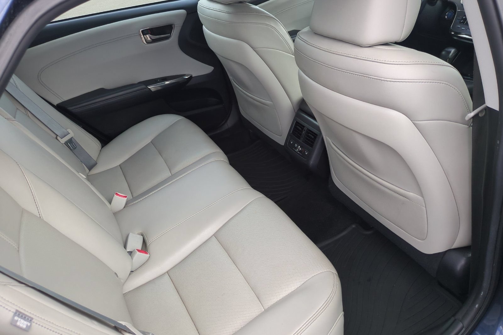 Used 2016 Toyota Avalon XLE Plus FWD image 18