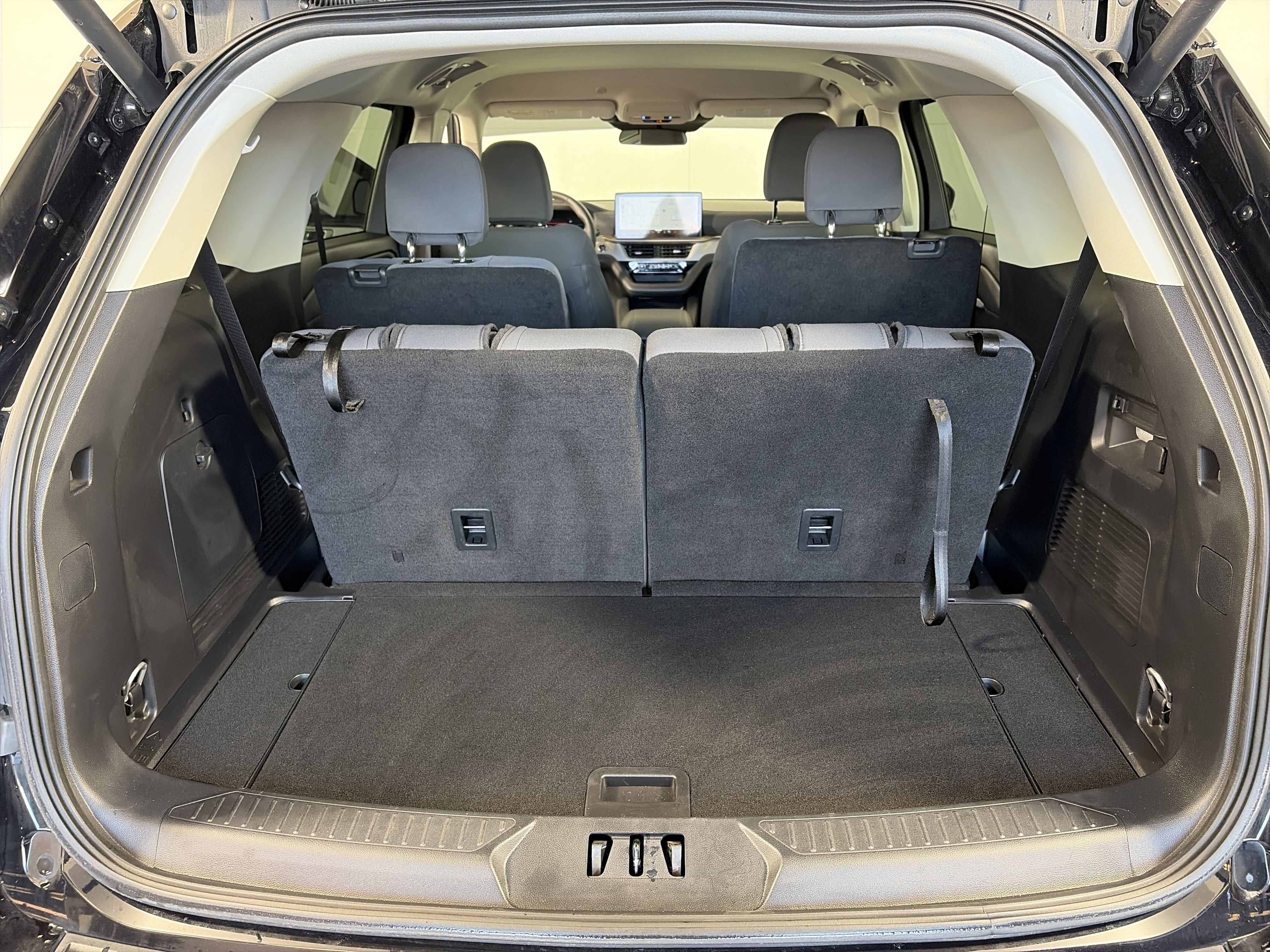 Used 2025 Ford Explorer Active image 15