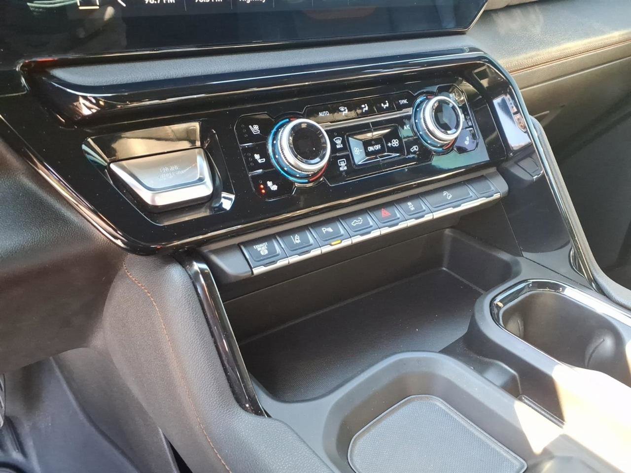 Used 2025 GMC Sierra 2500 AT4 w/ AT4 Premium Plus Package image 17