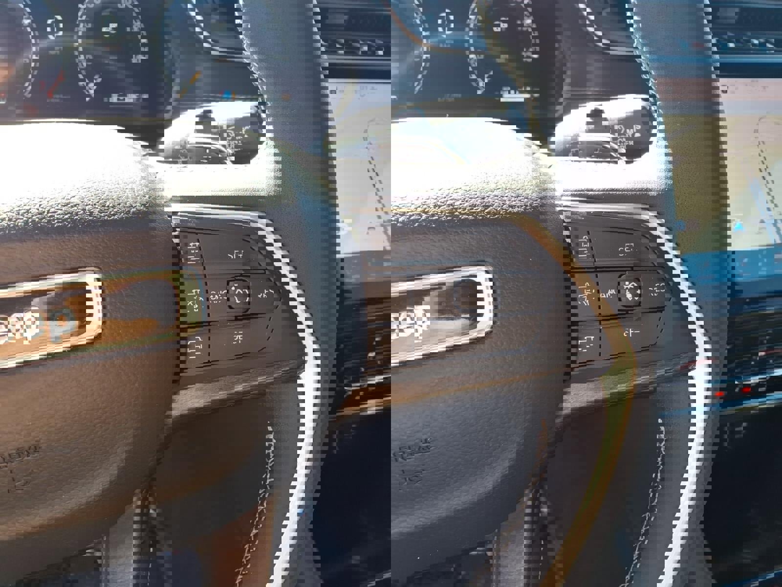 Used 2024 Jeep Grand Cherokee Limited image 10