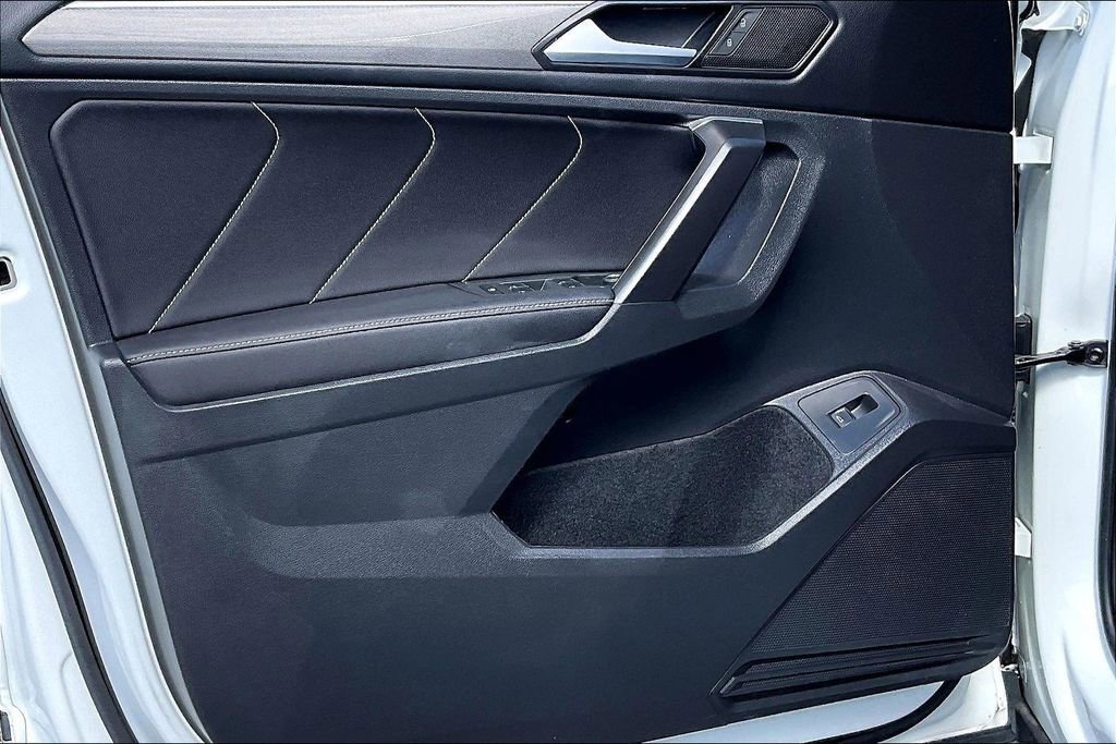 Used 2024 Volkswagen Tiguan SE R-Line image 17