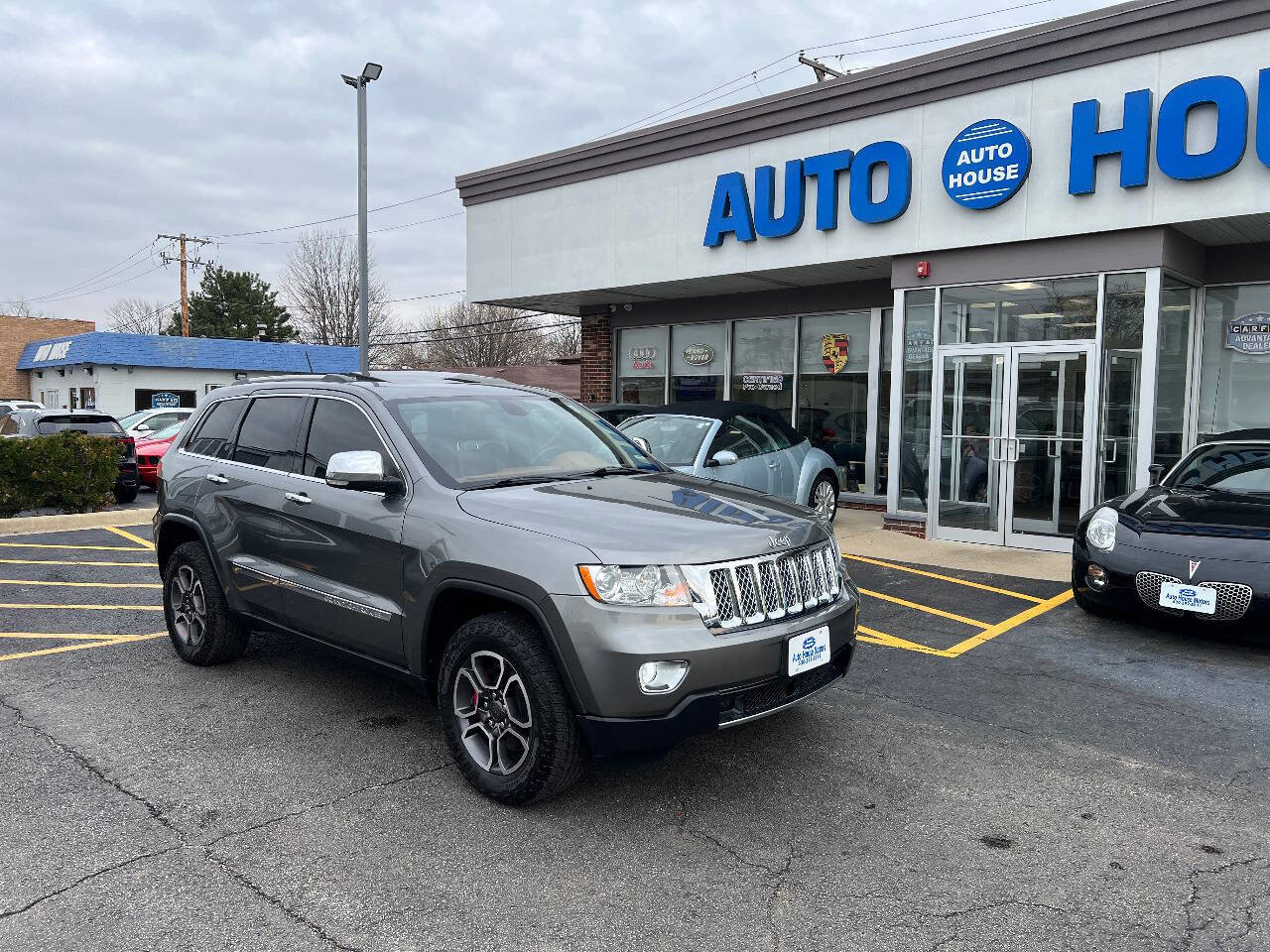 Used 2011 Jeep Grand Cherokee Overland Summit AWD/4WD image 3
