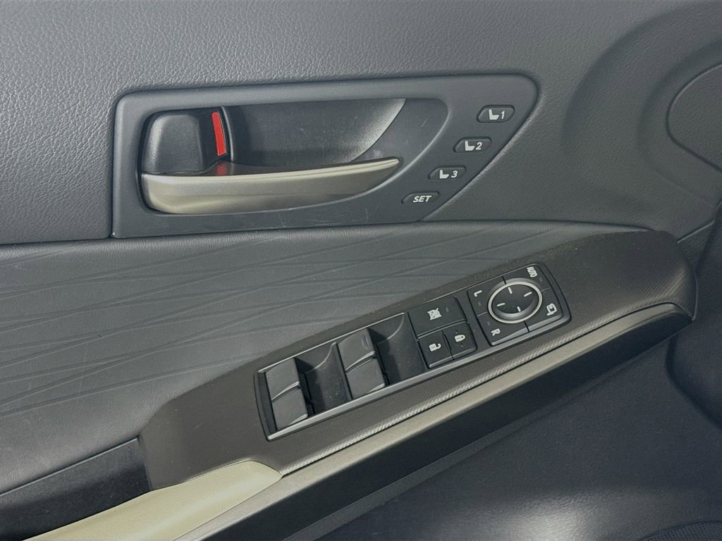 Used 2025 Lexus IS 350 F Sport image 17