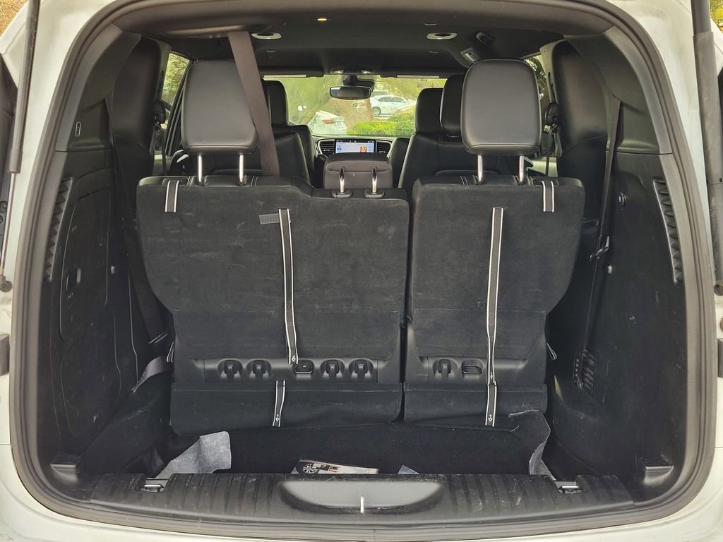 Used 2024 Chrysler Pacifica Select image 23
