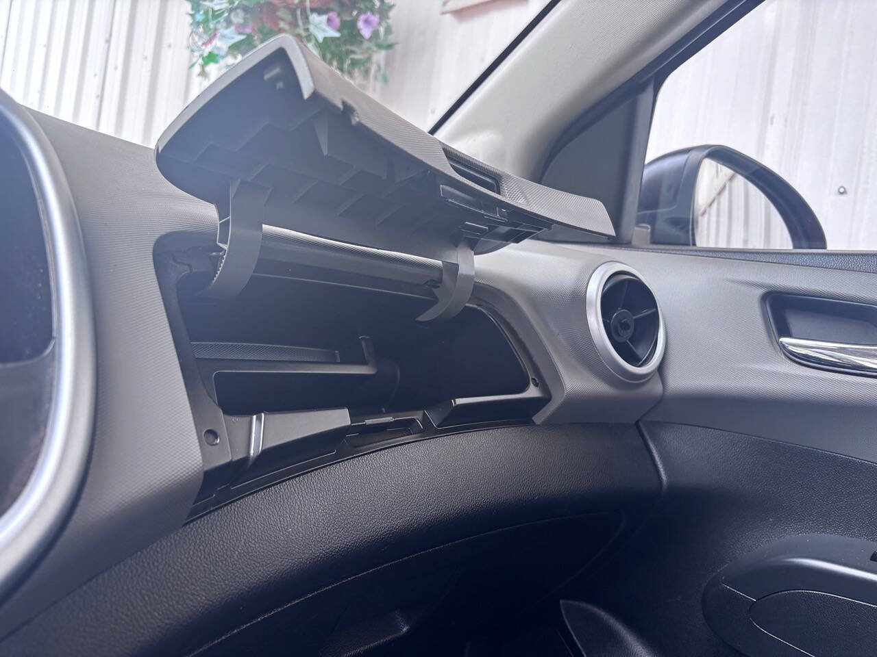 Used 2017 Chevrolet Sonic LT FWD image 20