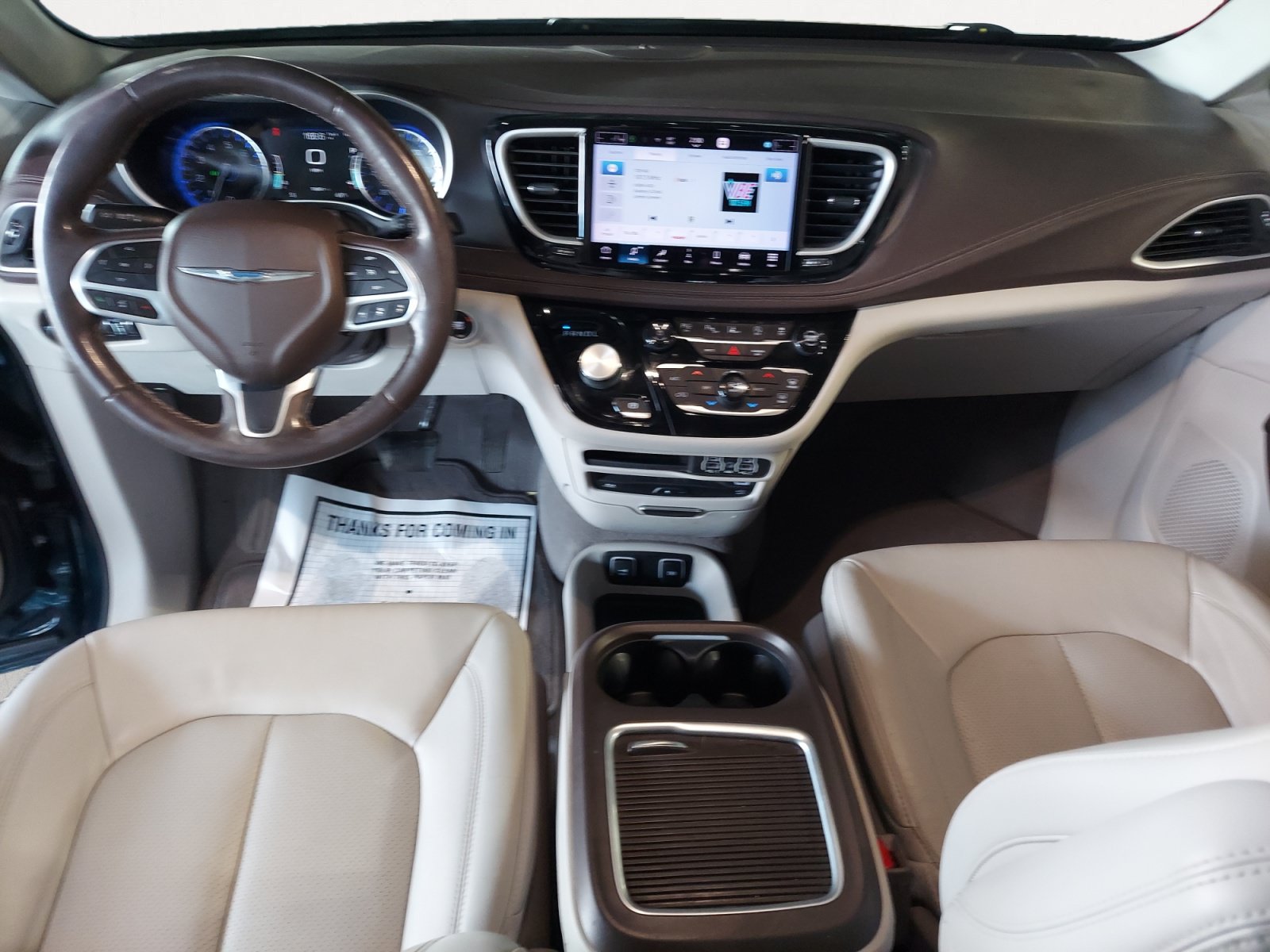 Used 2021 Chrysler Pacifica Touring-L w/ Uconnect Theater Family Group FWD image 3