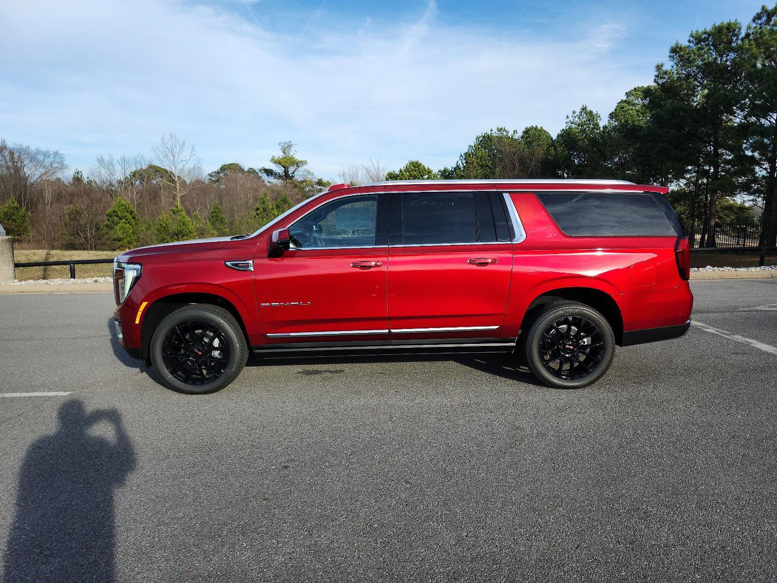 New 2026 GMC Yukon XL Denali w/ Sun & Power Step Package AWD/4WD image 2