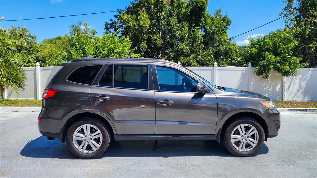Used 2012 Hyundai Santa Fe SE FWD image 9