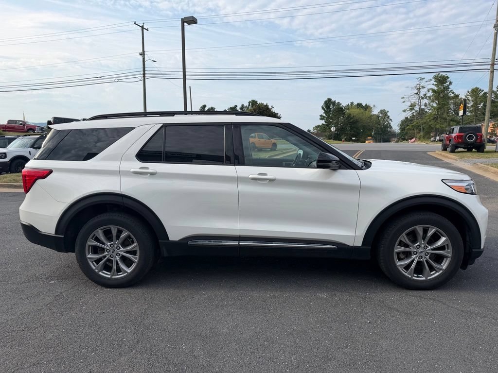 Used 2022 Ford Explorer XLT w/ Equipment Group 202A AWD/4WD image 6