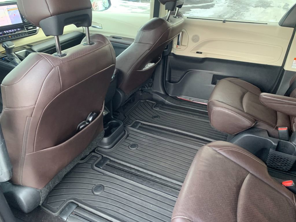 Used 2021 Toyota Sienna Platinum image 15