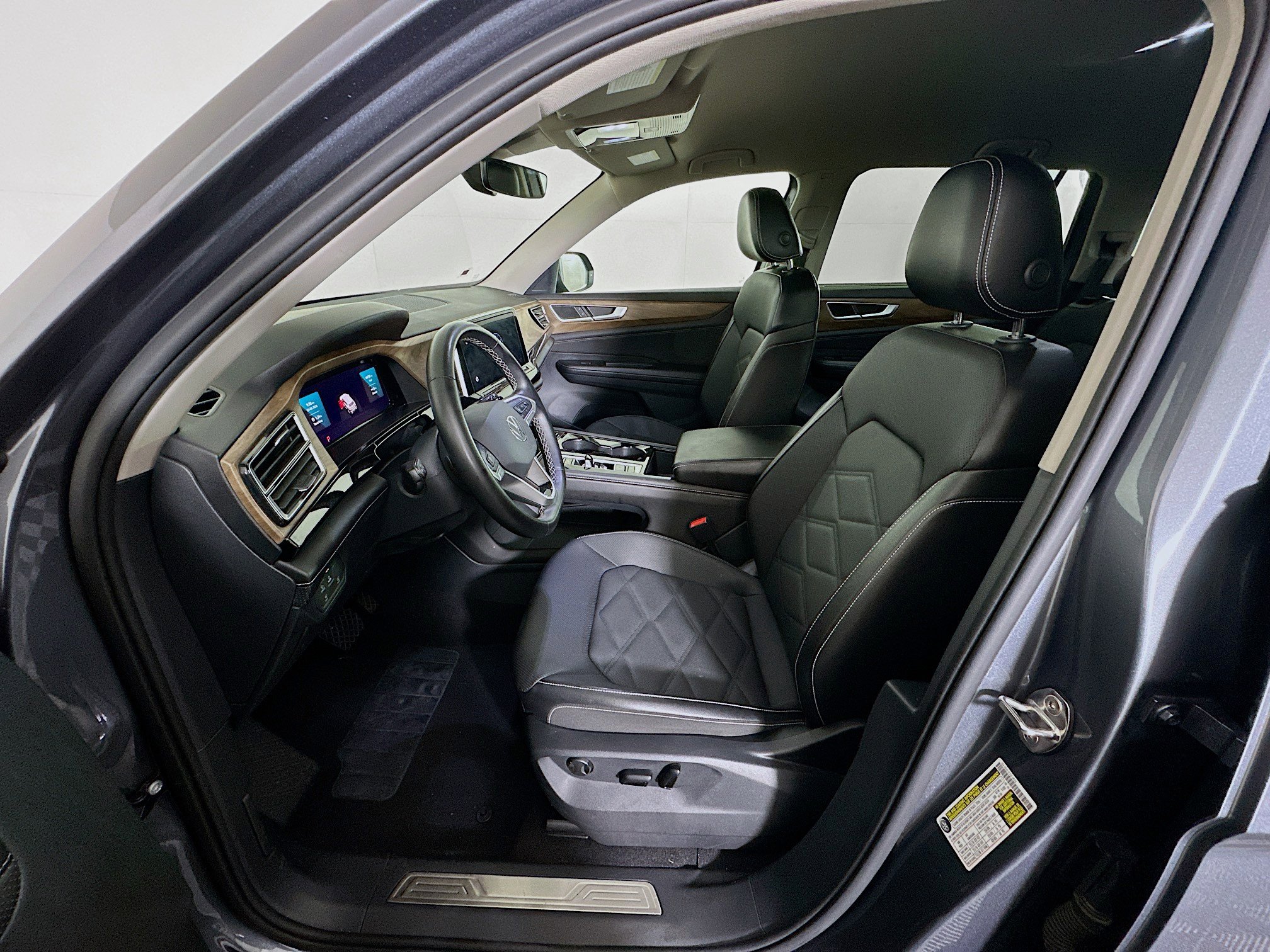 Used 2025 Volkswagen Atlas SE image 13