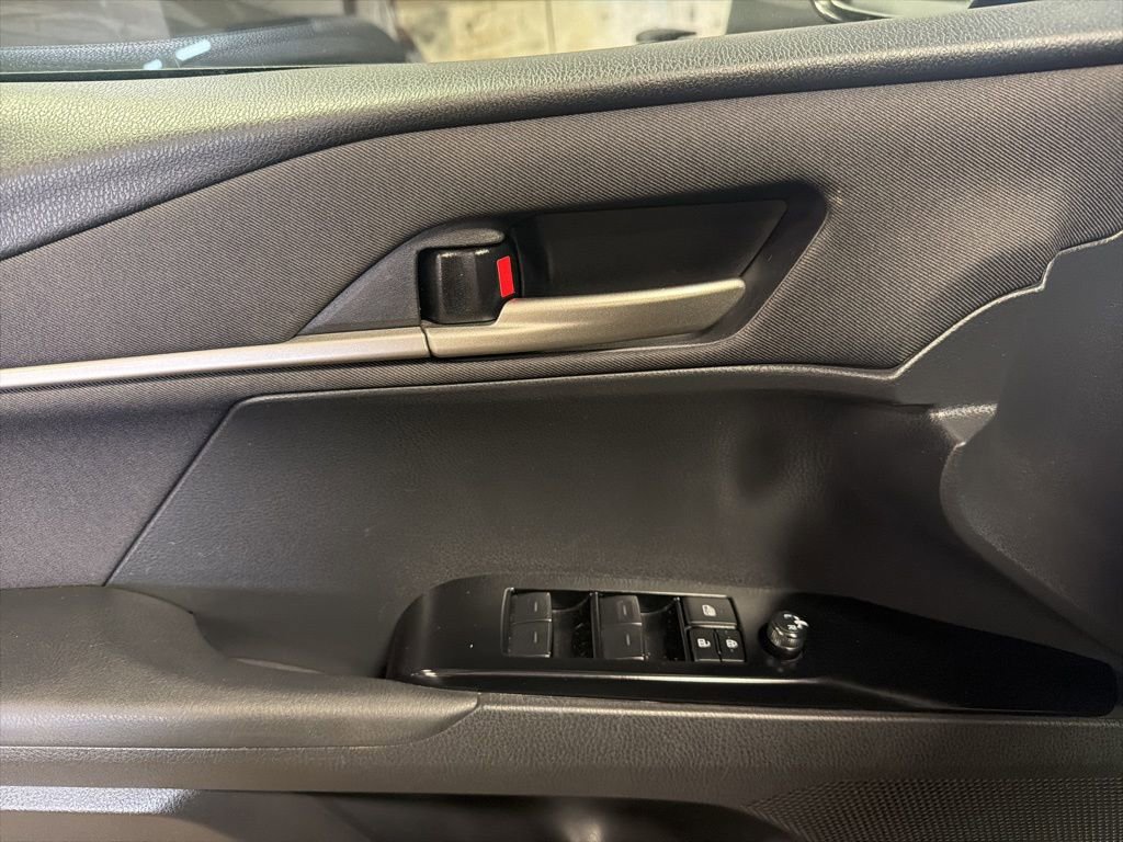 Used 2025 Toyota Camry LE image 12