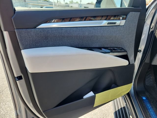 New 2026 Cadillac Escalade Platinum Sport w/ LPO, ONYX Package AWD/4WD image 8