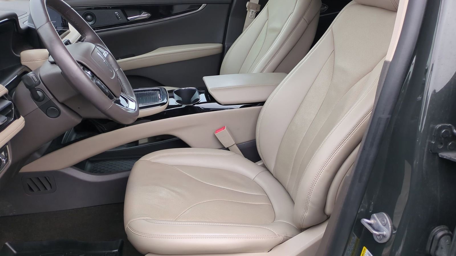 Used 2022 Lincoln Nautilus Reserve image 17