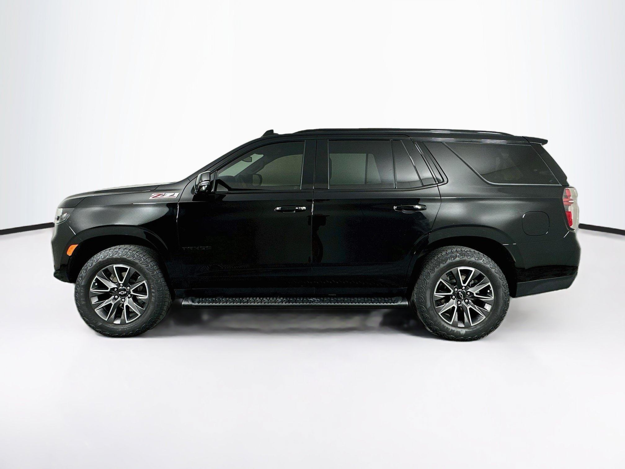 Used 2024 Chevrolet Tahoe Z71 w/ Luxury Package AWD/4WD image 4