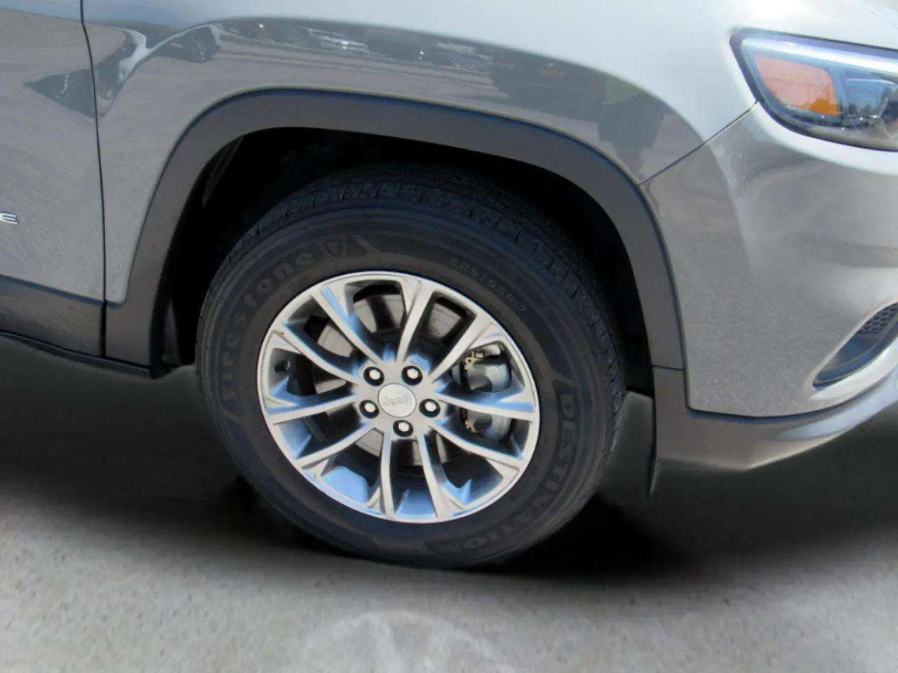 Used 2020 Jeep Cherokee Latitude Plus w/ Comfort/Convenience Group image 41