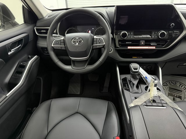 New 2026 Toyota Highlander XLE image 30