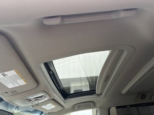 Used 2017 Toyota Sienna XLE Premium image 22