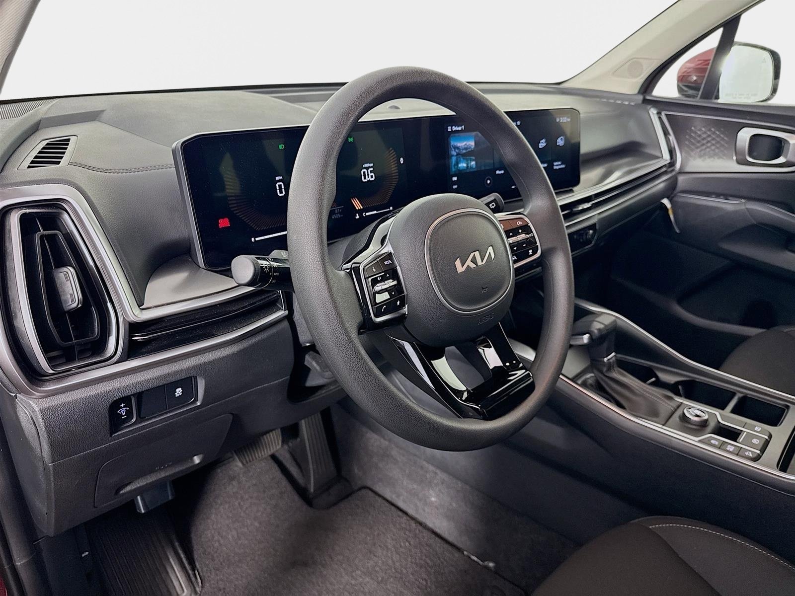 Certified 2025 Kia Sorento LX image 9